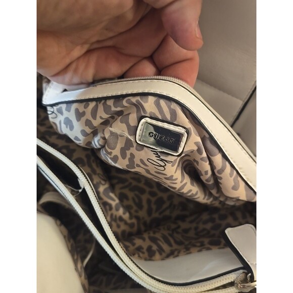 Guess Grey And White Tote Bag Purse 12x7x8 - Picture 11 of 13